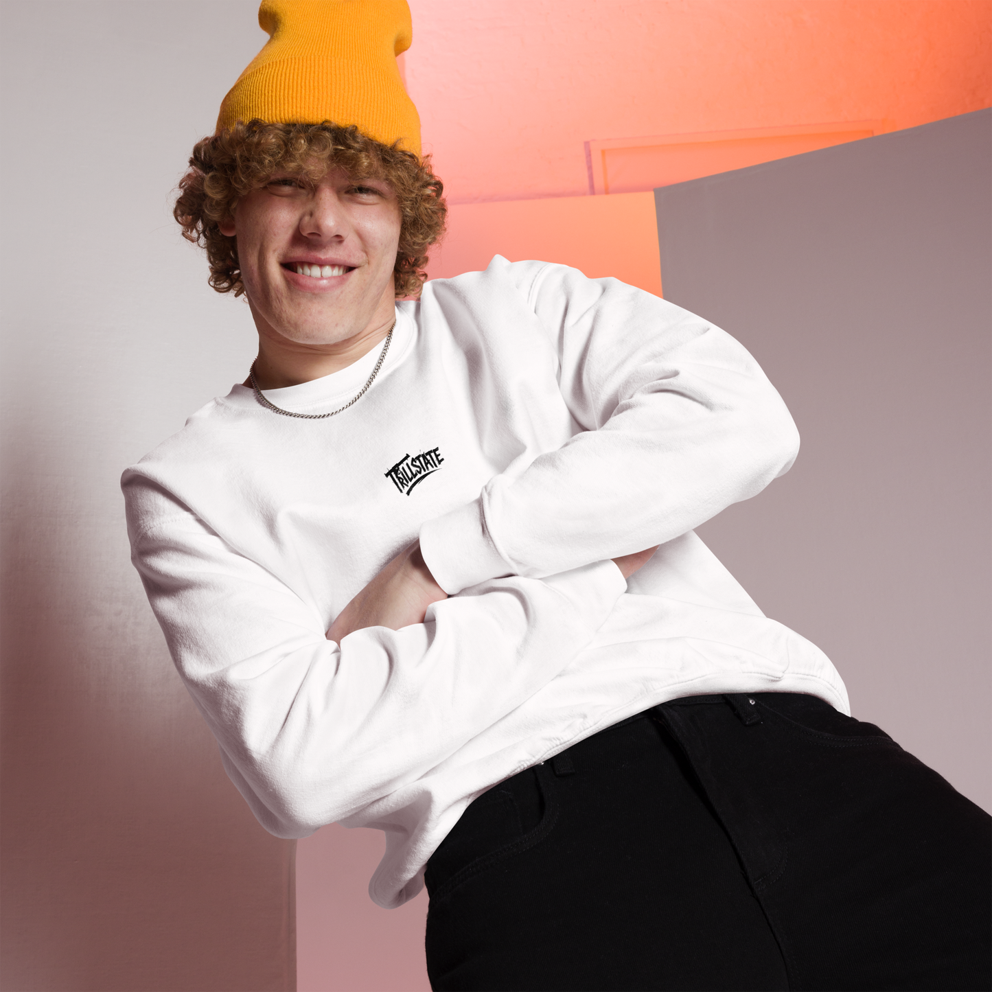 Biała bluza typu sweatshirt