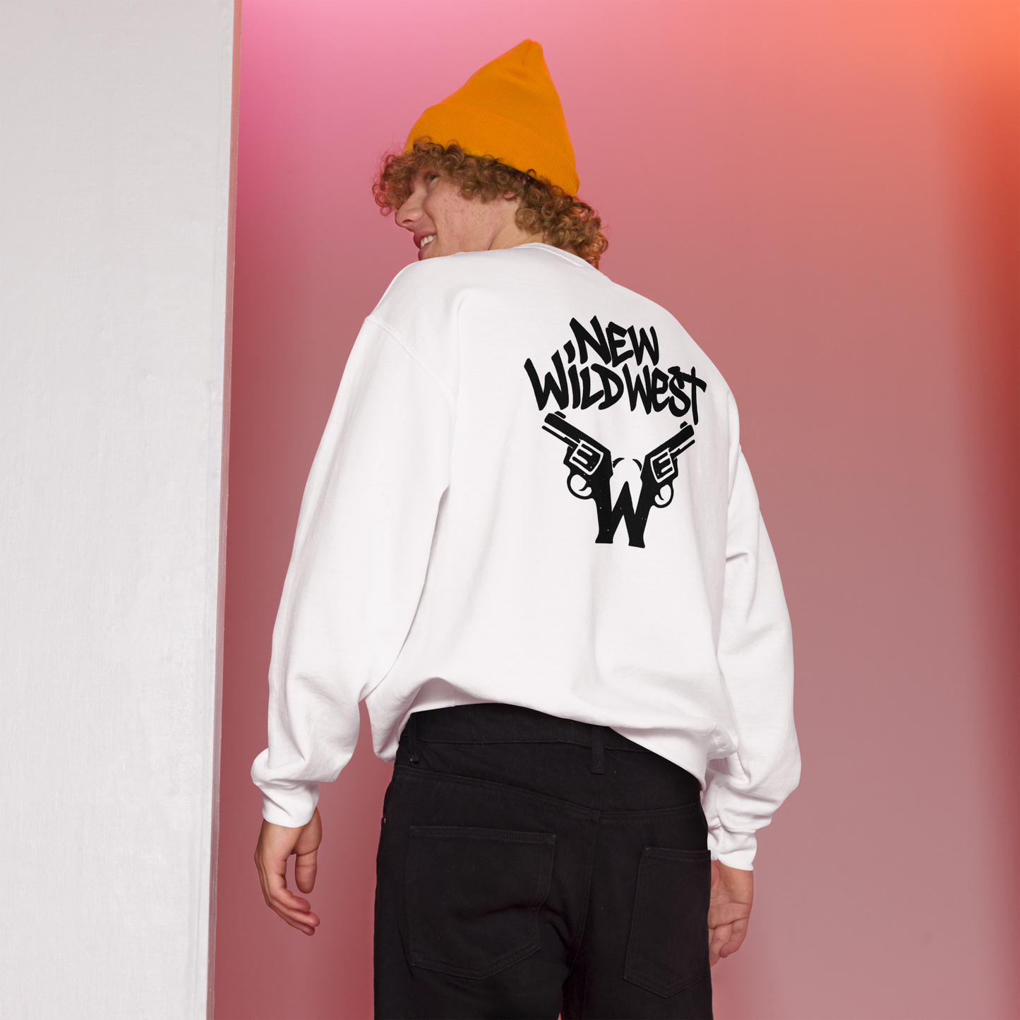Biała bluza typu sweatshirt